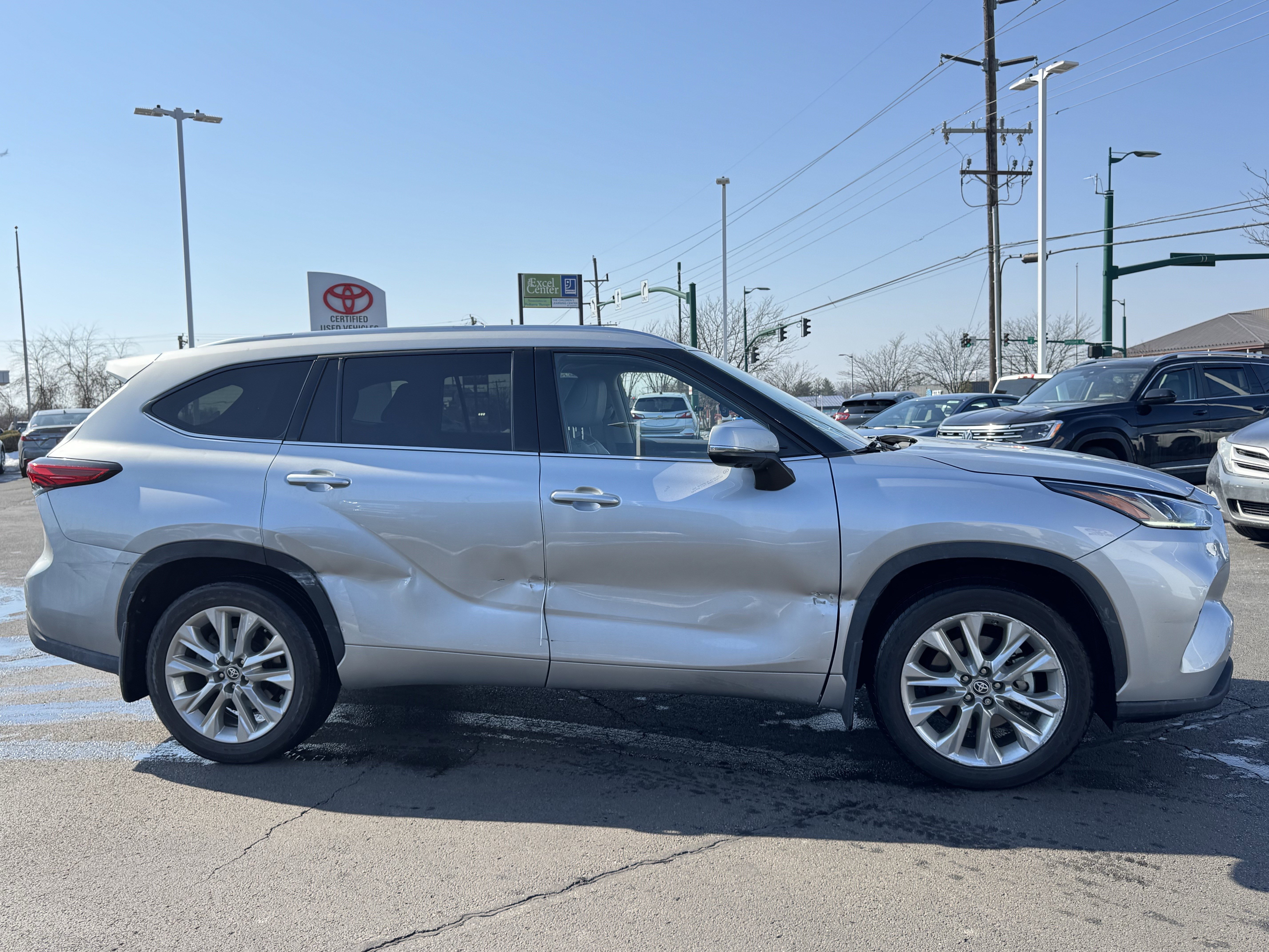 Used 2023 Toyota Highlander Limited image 16