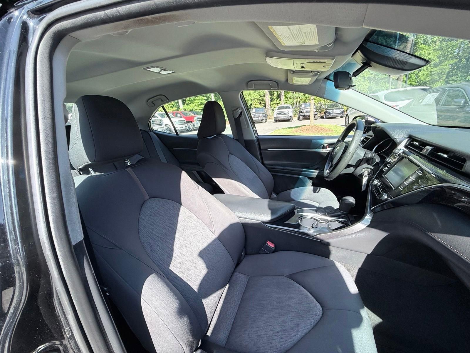 Used 2018 Toyota Camry LE FWD image 23
