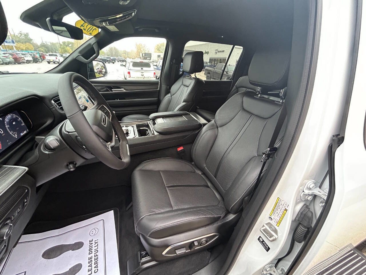 Used 2024 Jeep Wagoneer L Series III w/ Premium Group I image 7