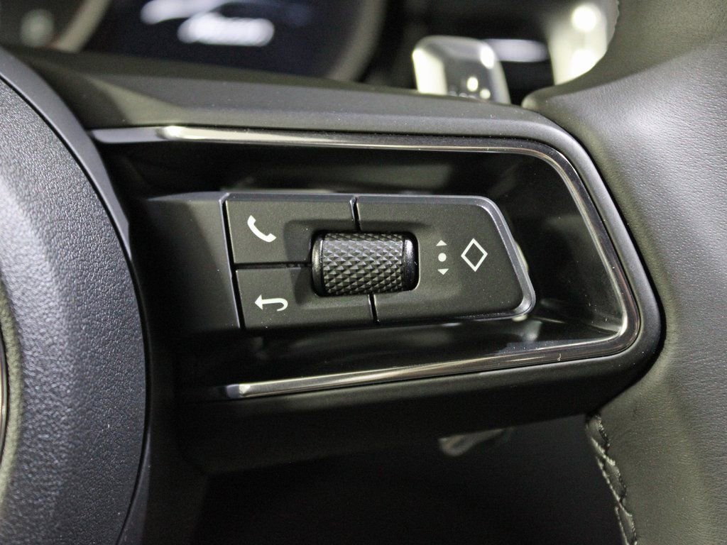 Certified 2026 Porsche Macan image 25