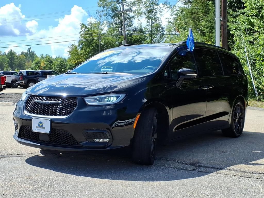 Used 2025 Chrysler Pacifica Limited FWD image 7