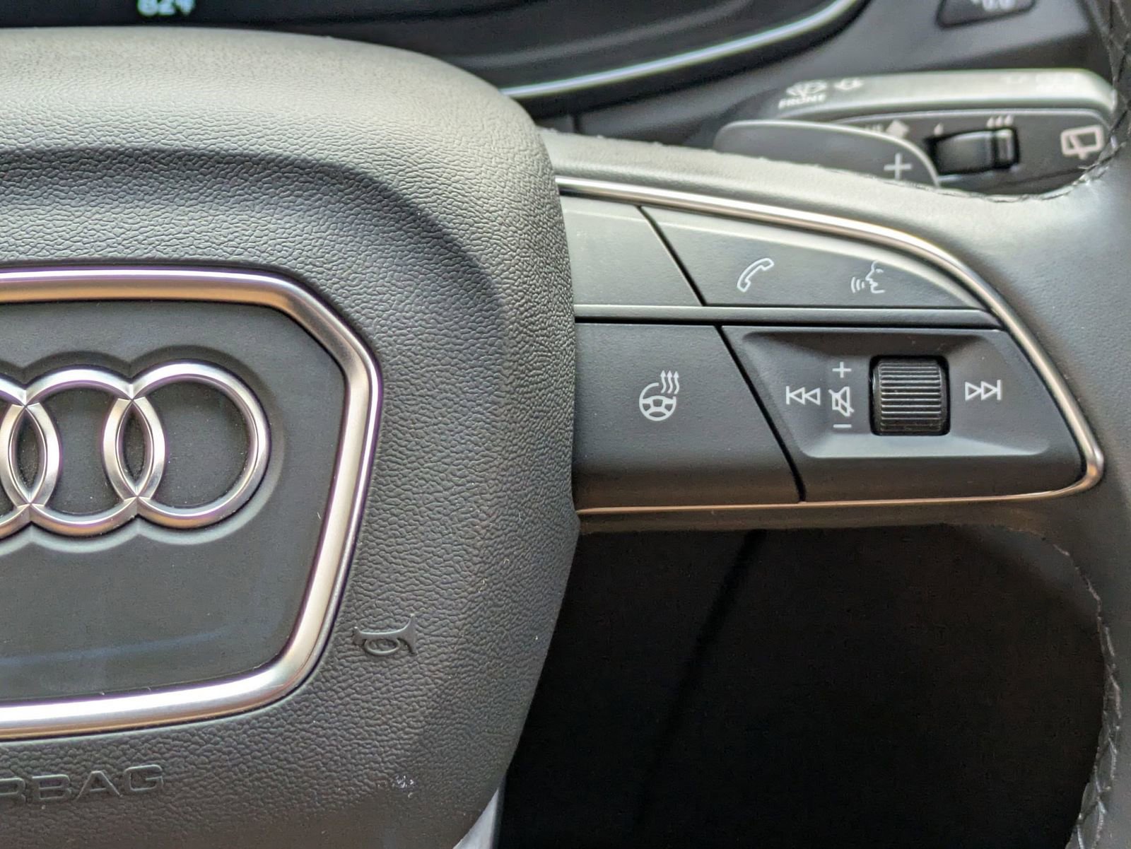 Used 2023 Audi Q5 e Premium w/ Convenience Package image 11