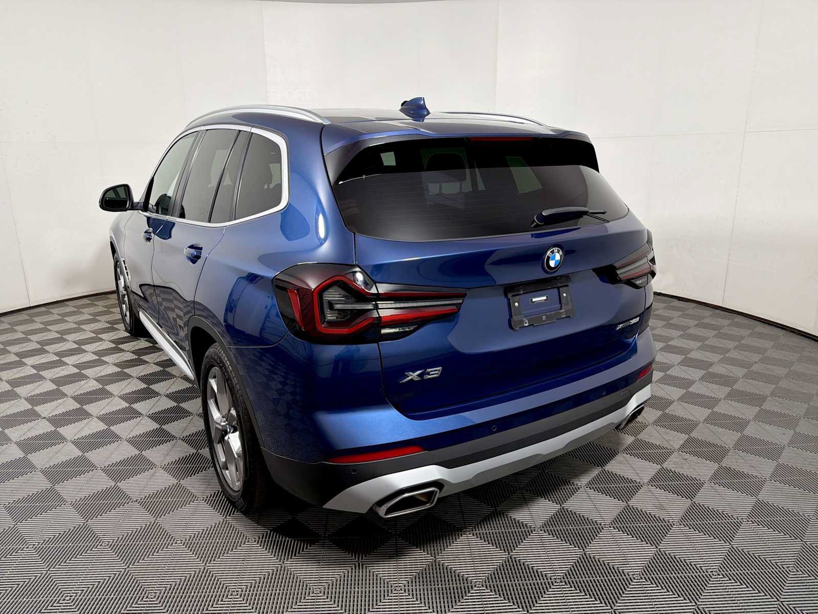 Used 2023 BMW X3 xDrive30i w/ Convenience Package AWD/4WD image 5