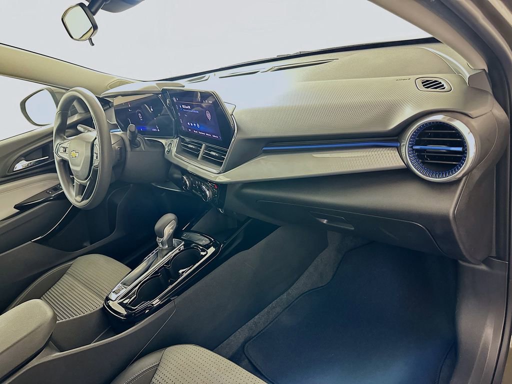 Used 2024 Chevrolet Trax LT image 27