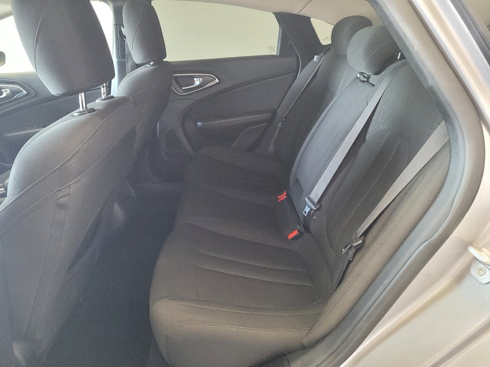 Used 2015 Chrysler 200 Limited FWD image 18