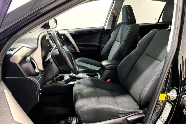 Used 2016 Toyota RAV4 XLE AWD/4WD image 26