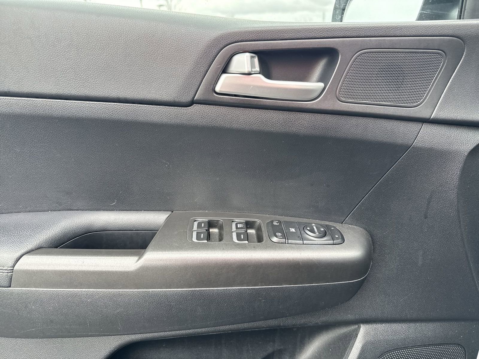 Used 2021 Kia Sportage LX image 13