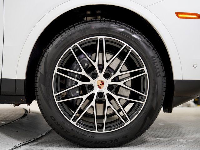 Certified 2025 Porsche Cayenne image 28