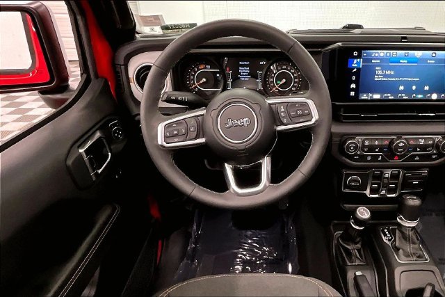 Used 2026 Jeep Wrangler Unlimited Sahara AWD/4WD image 6
