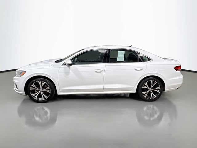 Used 2021 Volkswagen Passat 2.0T SE FWD image 9