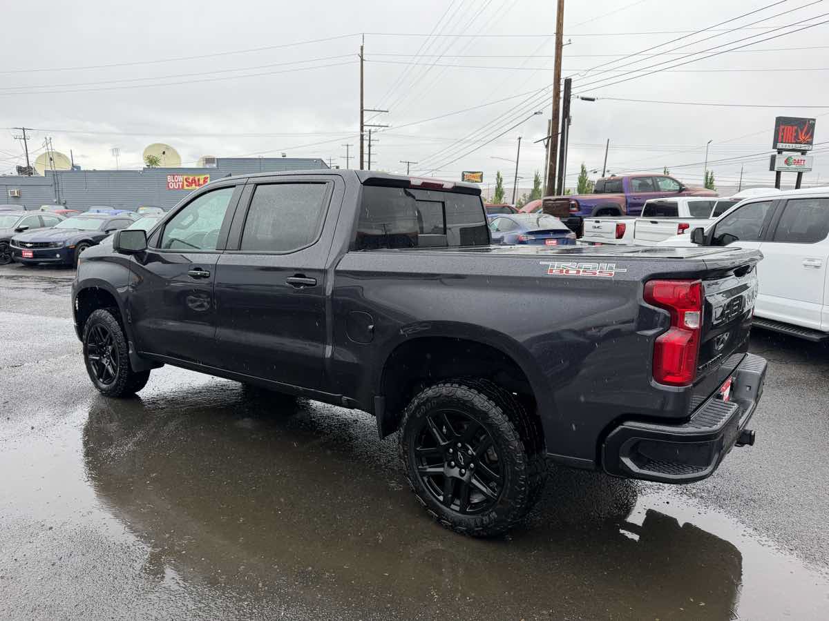Used 2023 Chevrolet Silverado 1500 LT Trail Boss w/ LT Trail Boss Premium Package AWD/4WD image 3