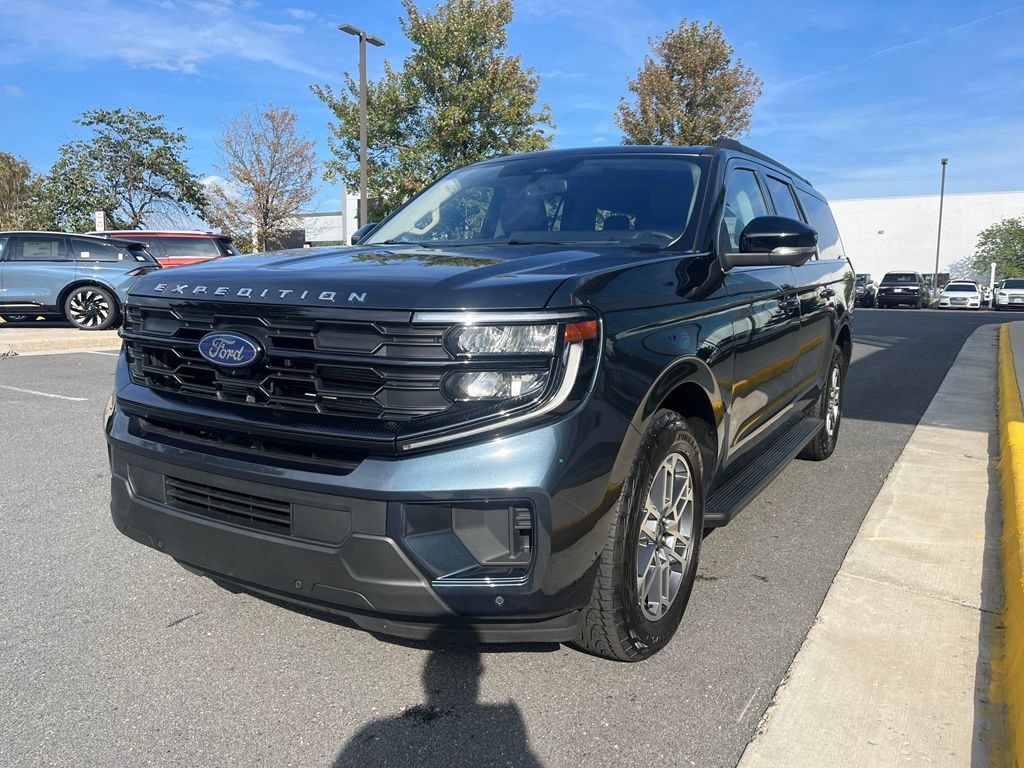 Used 2025 Ford Expedition Max Active AWD/4WD image 3