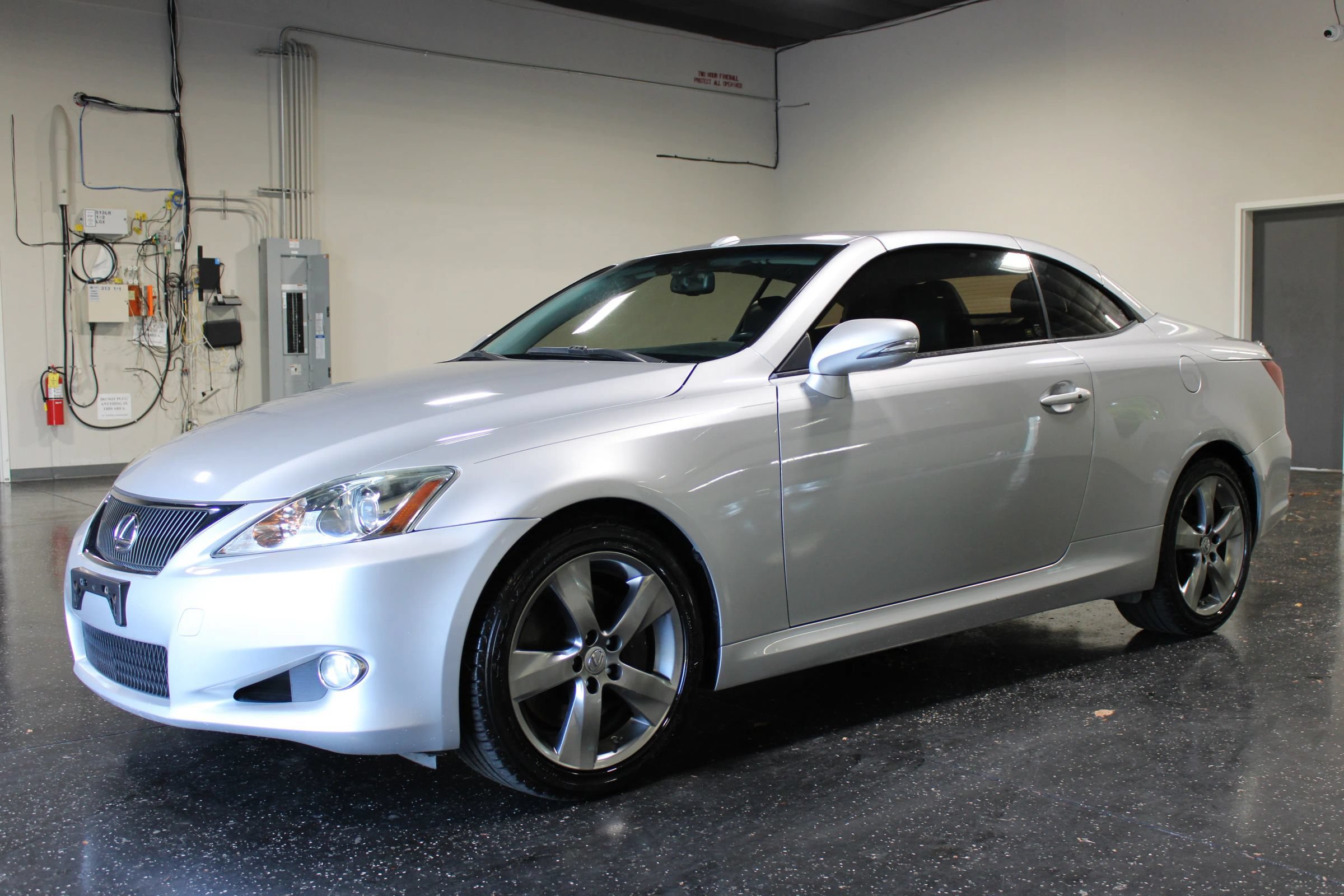 Used 2010 Lexus IS 350C w/ Luxury Pkg RWD image 7