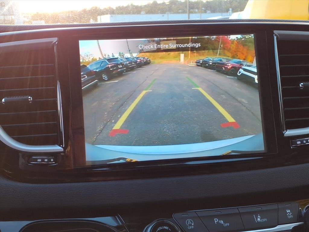 Used 2023 Chrysler Pacifica Touring-L image 19