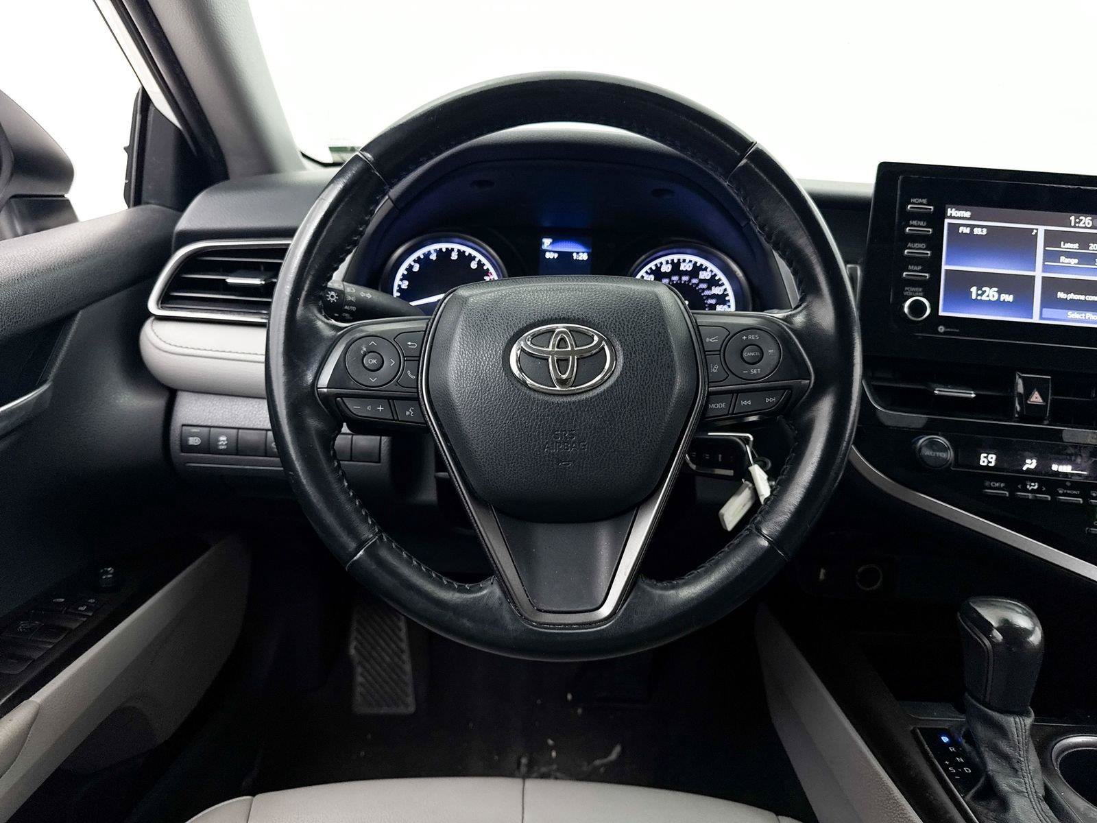 Used 2021 Toyota Camry SE FWD image 3