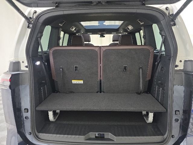 Certified 2025 Volkswagen ID. Buzz Pro S Plus AWD/4WD image 36