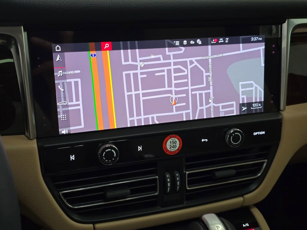 Certified 2025 Porsche Macan image 16