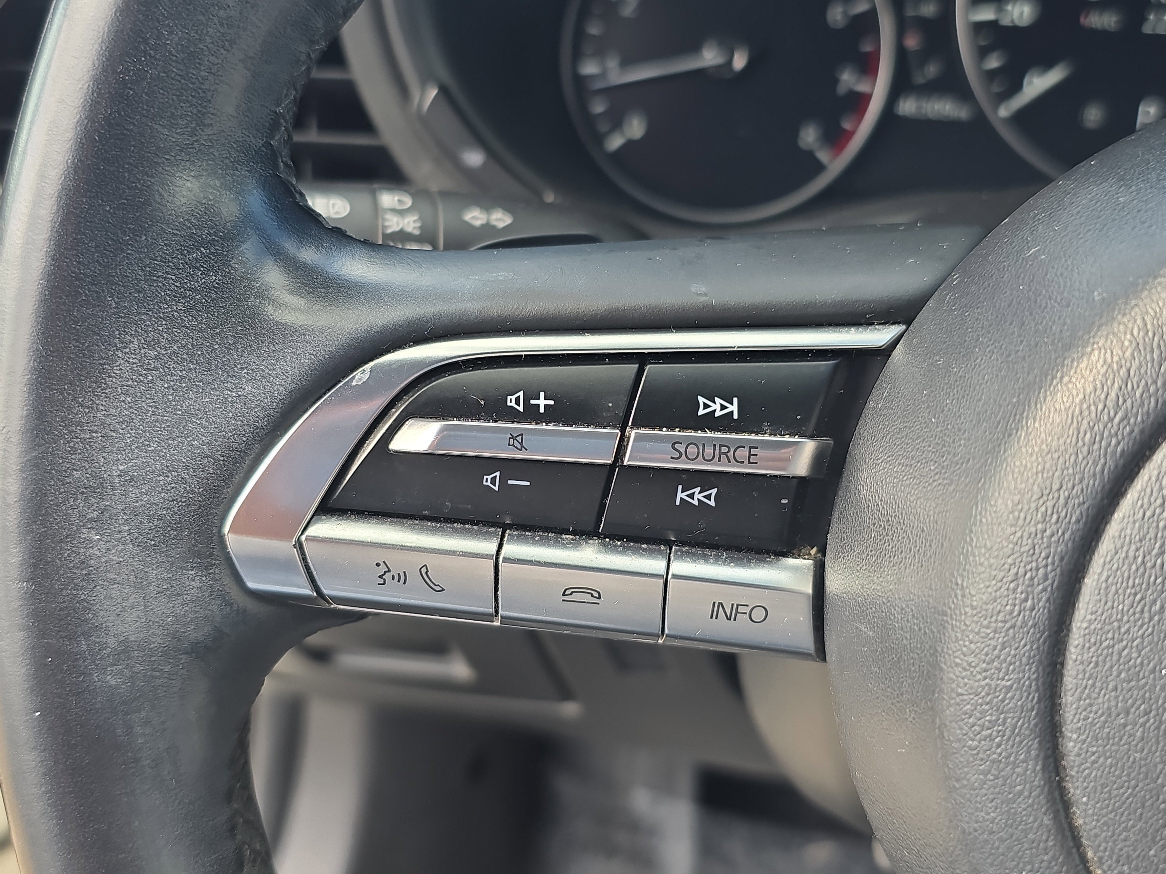 Used 2019 MAZDA MAZDA3 Hatchback w/ Premium Package image 18