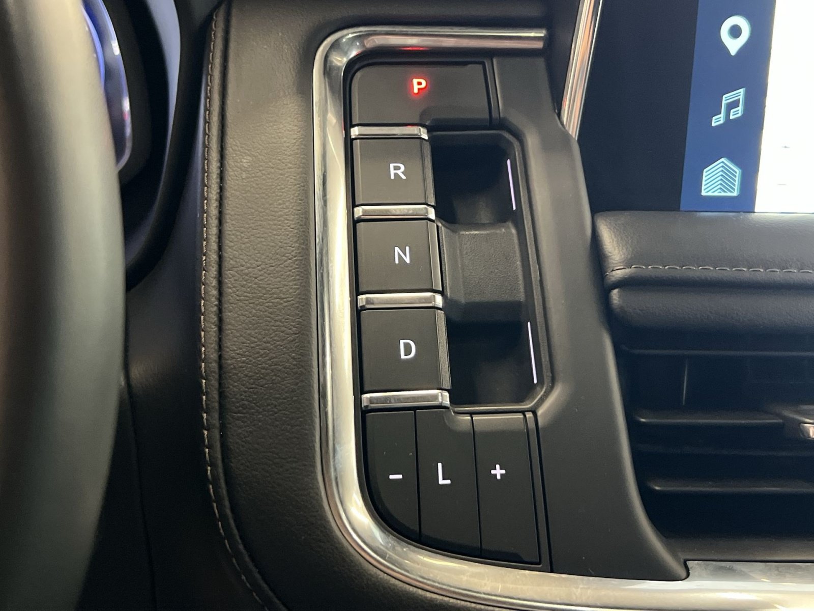 Used 2023 Chevrolet Tahoe High Country w/ LPO, Illumination Package AWD/4WD image 19