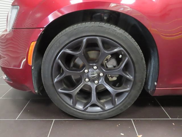 Used 2019 Chrysler 300 Touring w/ Sport Appearance Package image 15