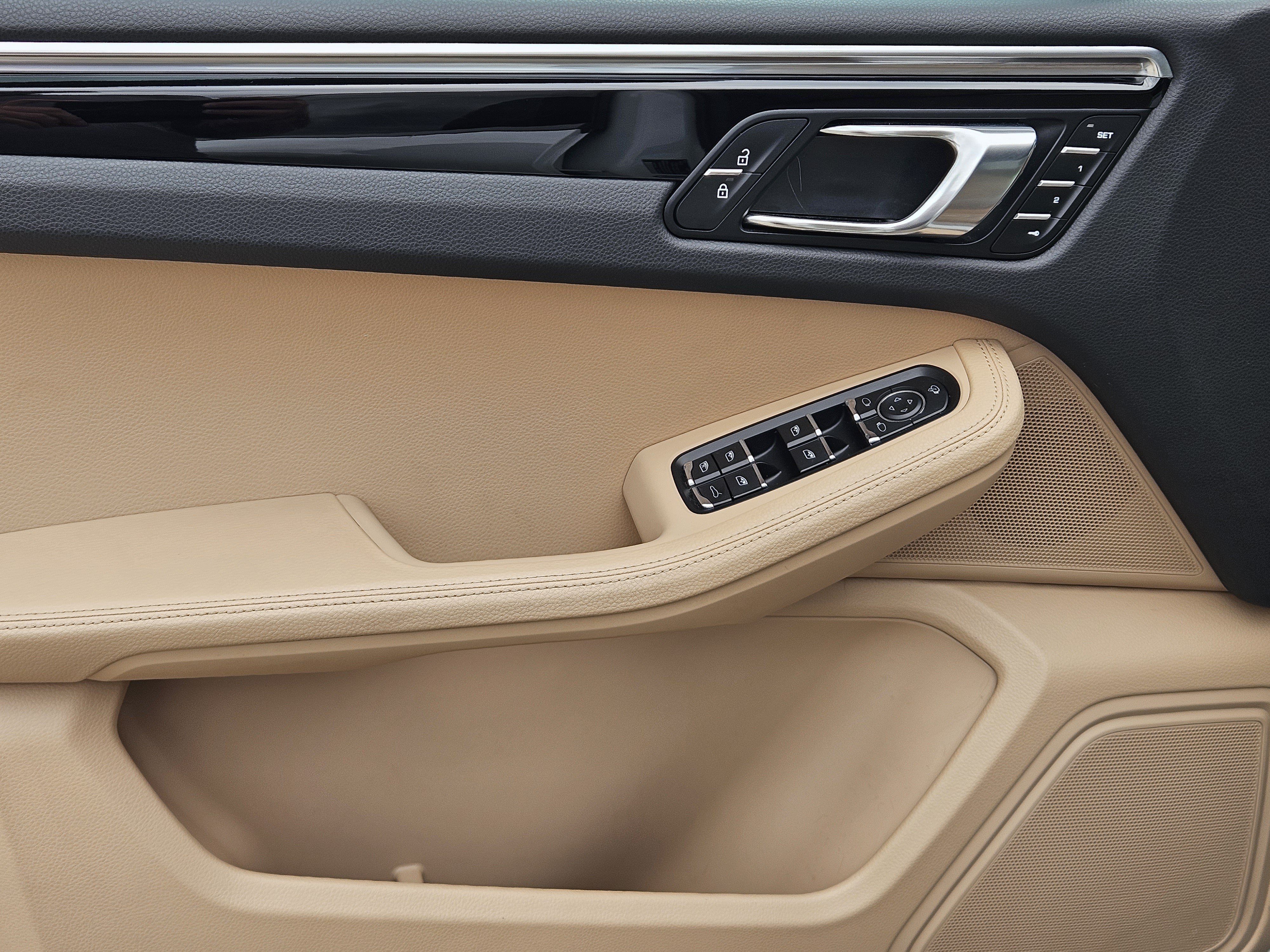Certified 2023 Porsche Macan Turbo AWD/4WD image 22