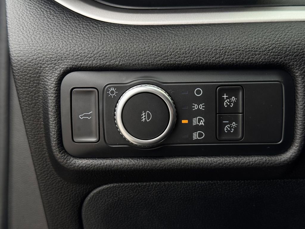 Used 2022 Ford Explorer XLT w/ Equipment Group 202A image 23