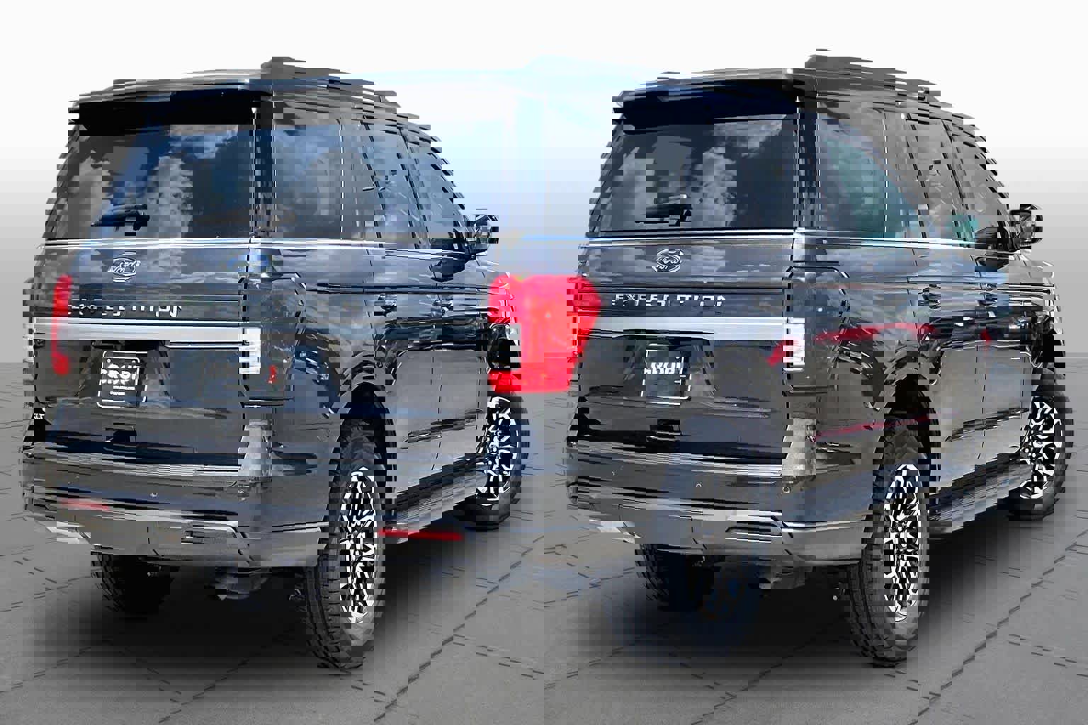 Used 2024 Ford Expedition XLT image 12