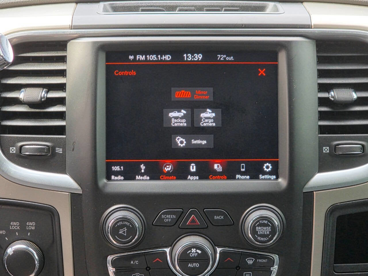 Used 2018 RAM 2500 SLT w/ Luxury Group image 23