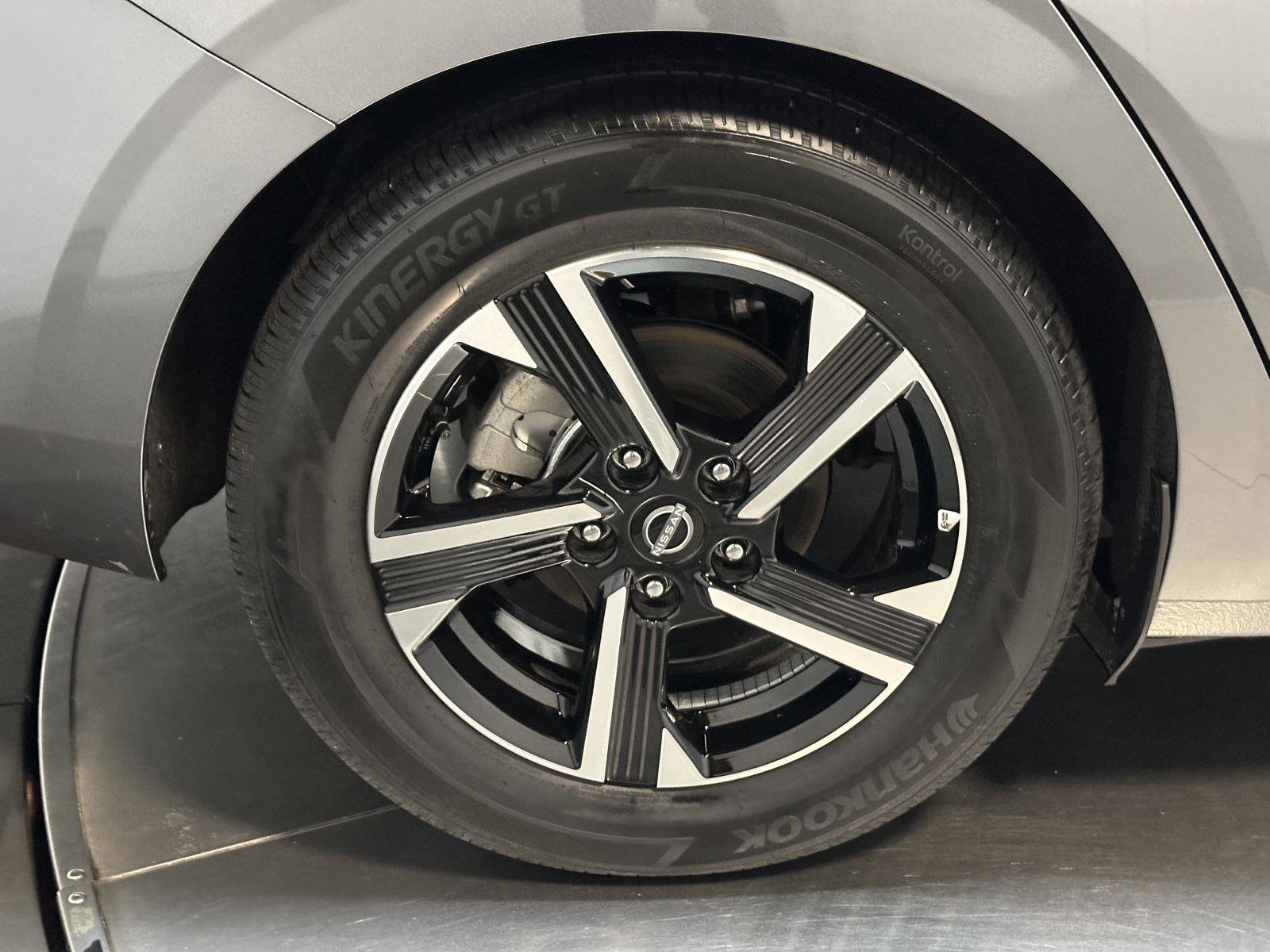 Used 2025 Nissan Sentra SV image 16