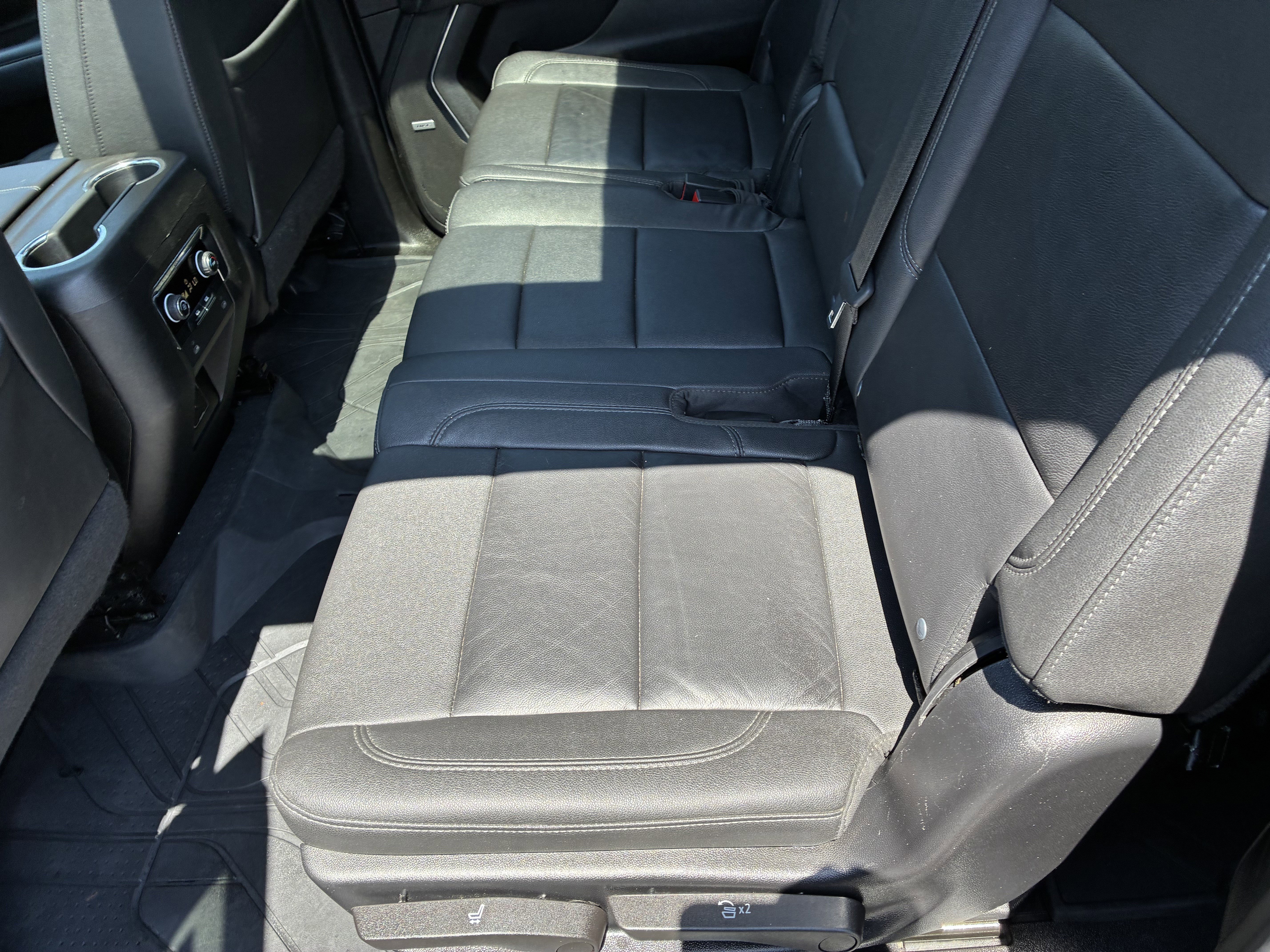 Used 2023 Chevrolet Suburban LT RWD image 14