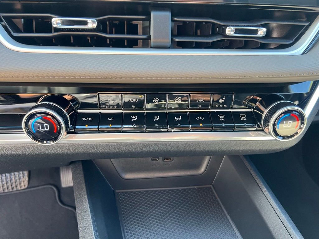 New 2026 Chevrolet Equinox LT w/ Convenience Package II image 13