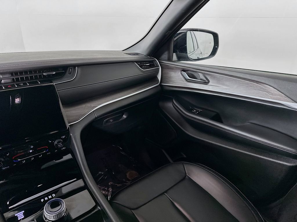 Certified 2025 Jeep Grand Cherokee Limited image 34