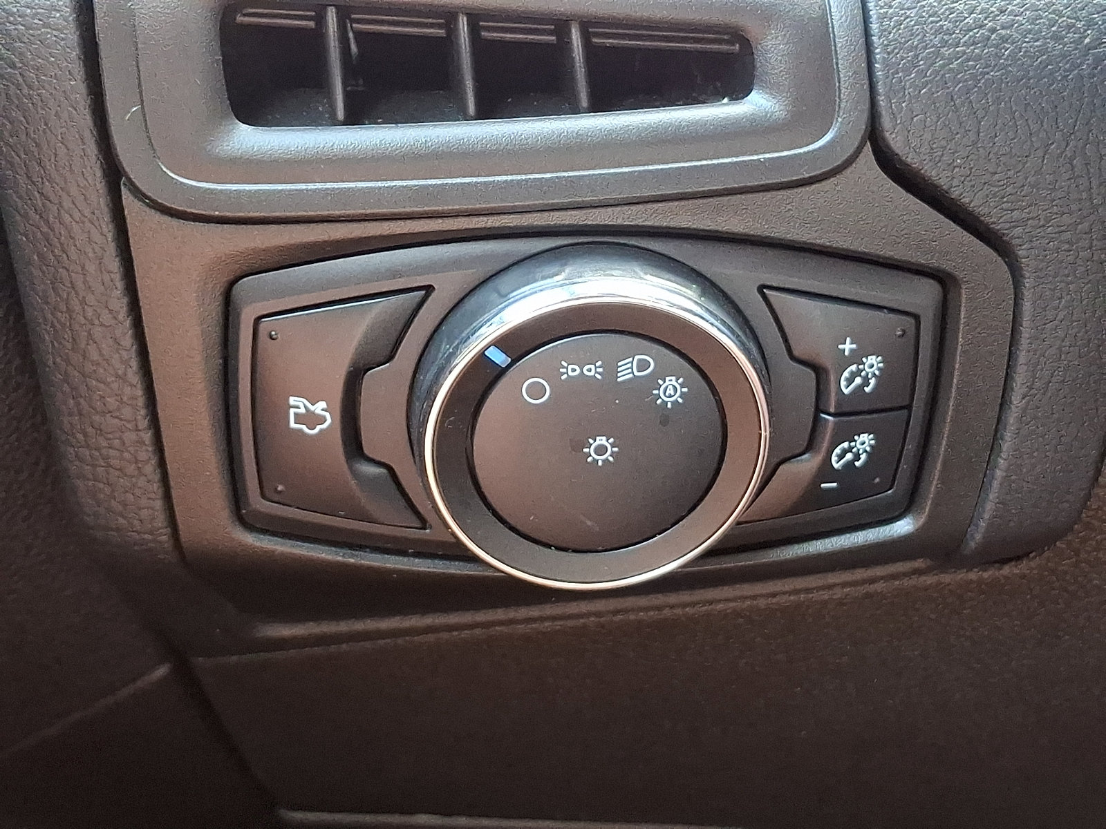 Used 2014 Ford Focus SE FWD image 24