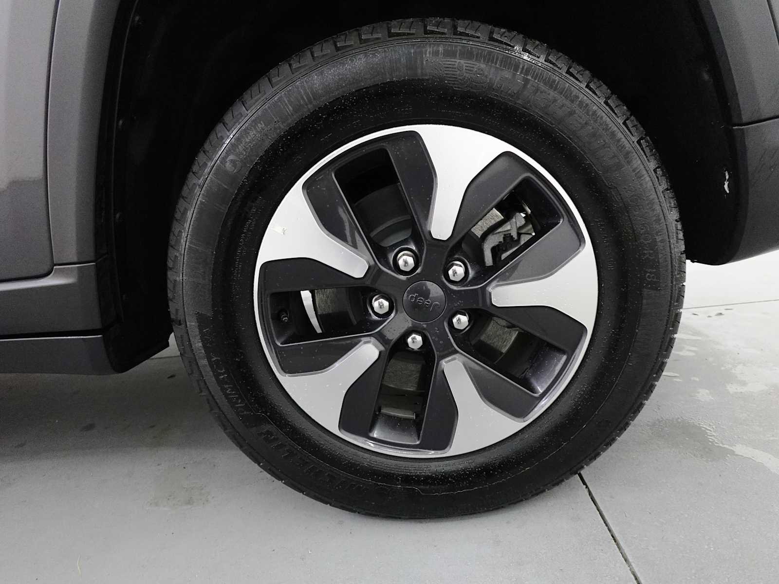 Used 2024 Jeep Grand Cherokee Limited 4xe w/ Trailer Tow Package AWD/4WD image 9