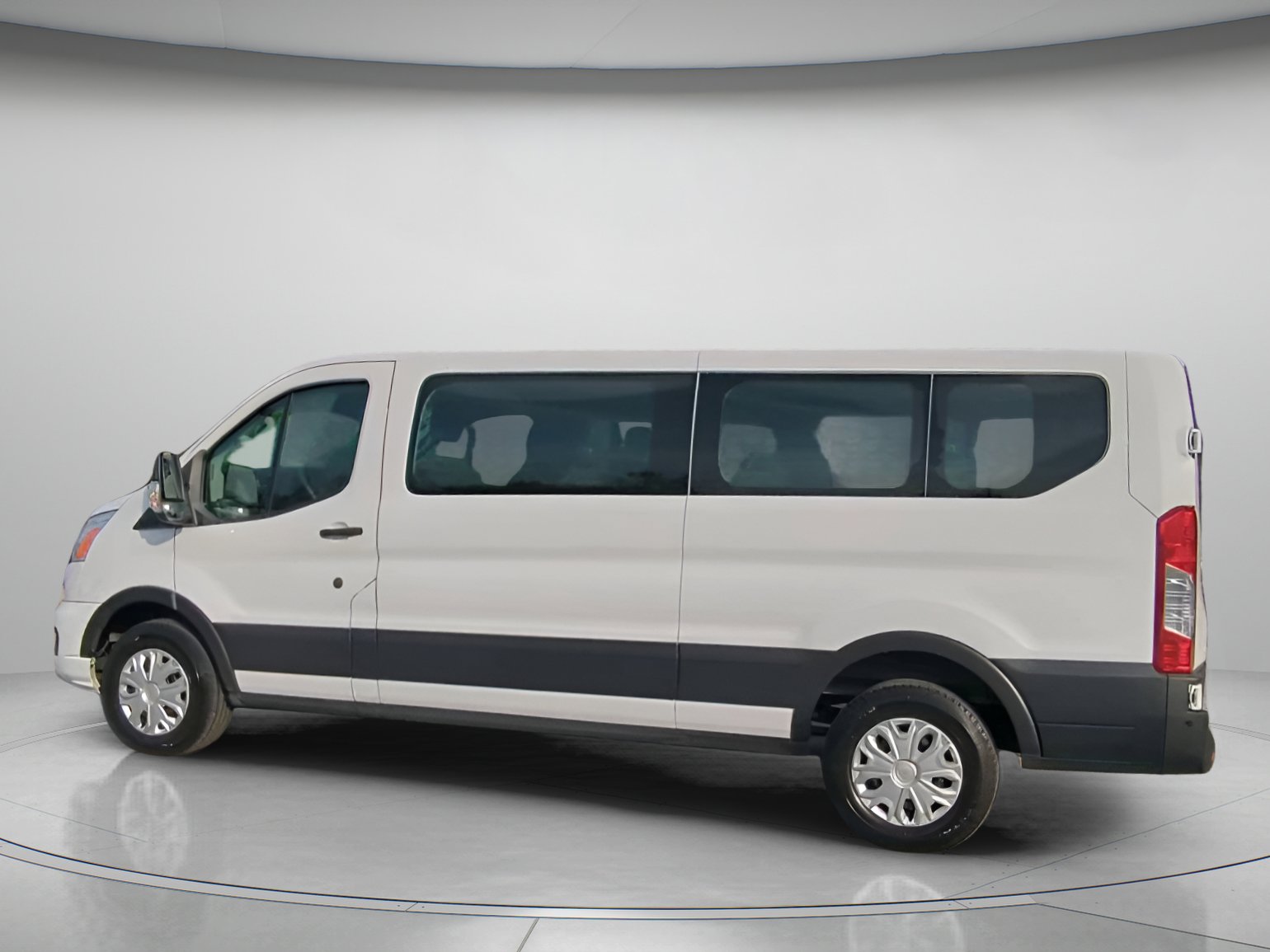 Certified 2022 Ford Transit 350 XLT image 17