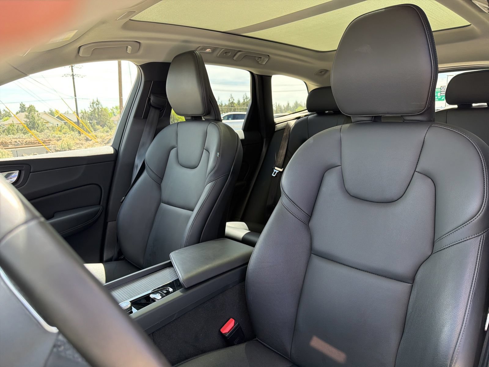 Used 2025 Volvo XC60 B5 Core AWD/4WD image 19