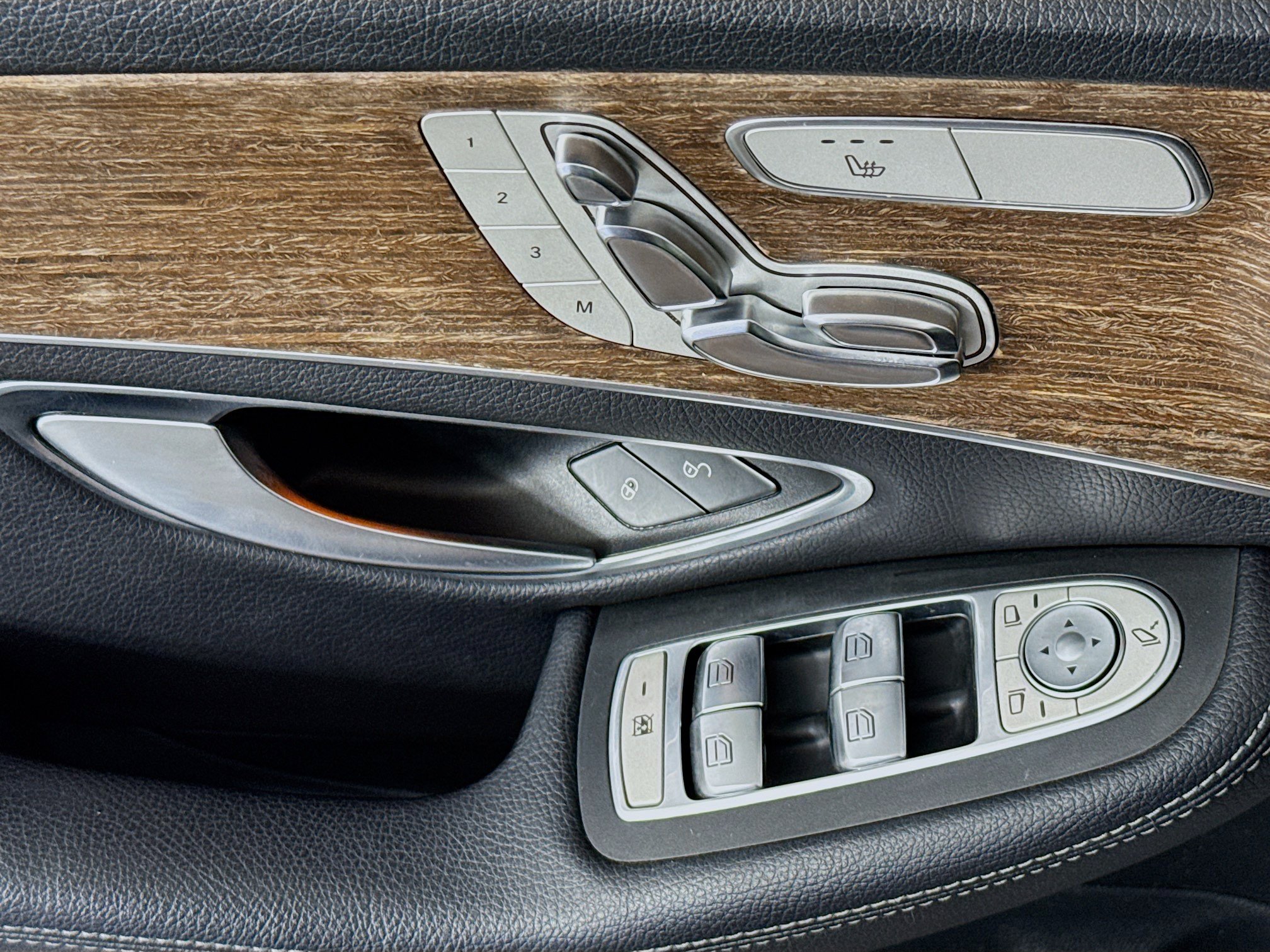 Used 2019 Mercedes-Benz C 300 Sedan w/ Premium Package image 21