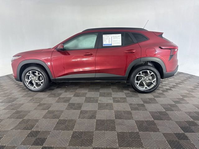 Used 2025 Chevrolet Trax LT w/ LT Convenience Package image 5