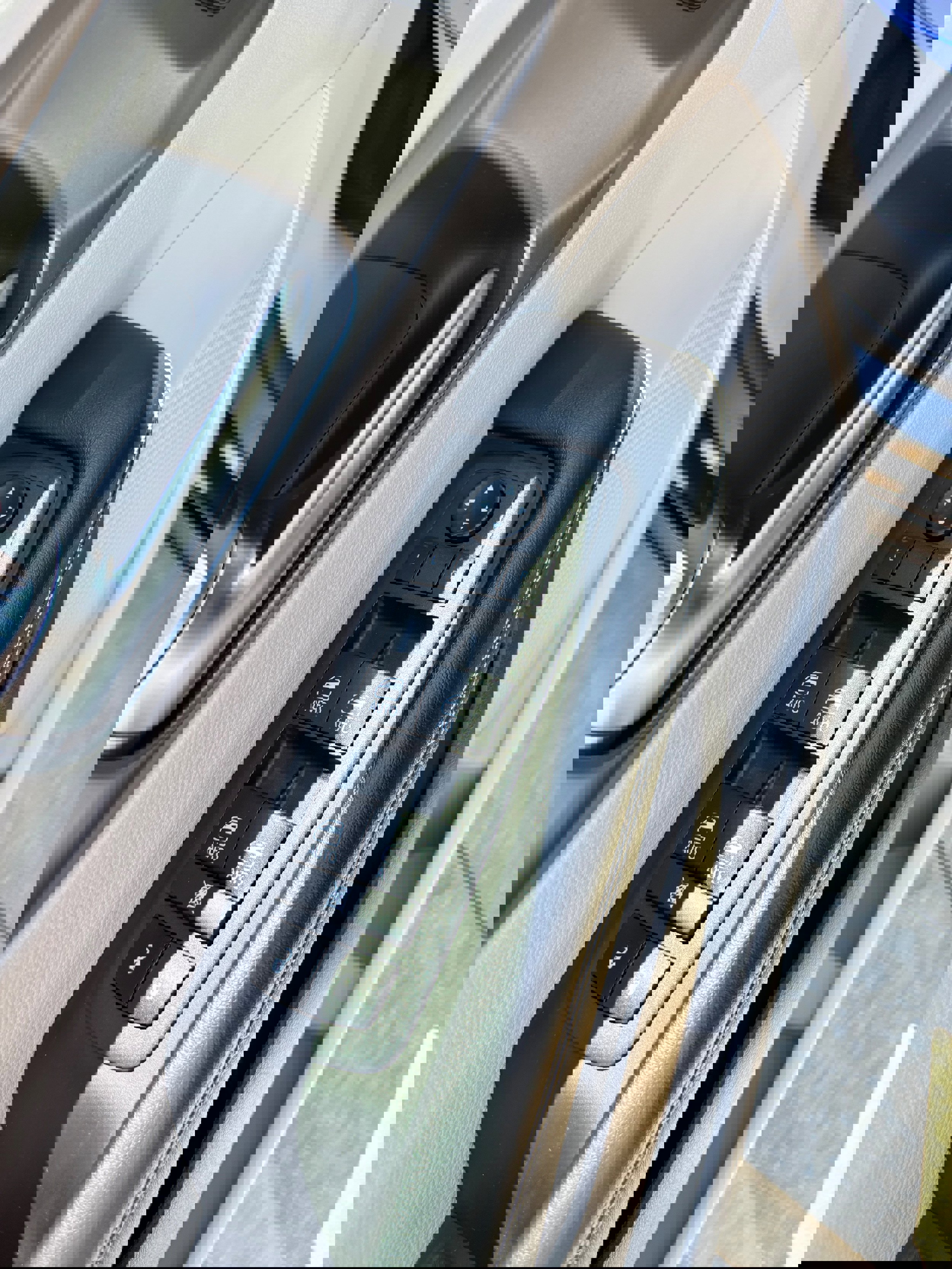 Used 2022 Chrysler Pacifica Touring-L w/ Uconnect Theater Family Group image 15