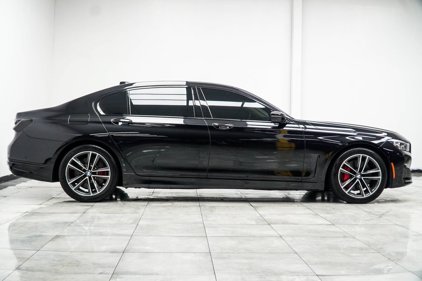 Used 2022 BMW 750i xDrive w/ Luxury Rear Seating Package AWD/4WD image 7