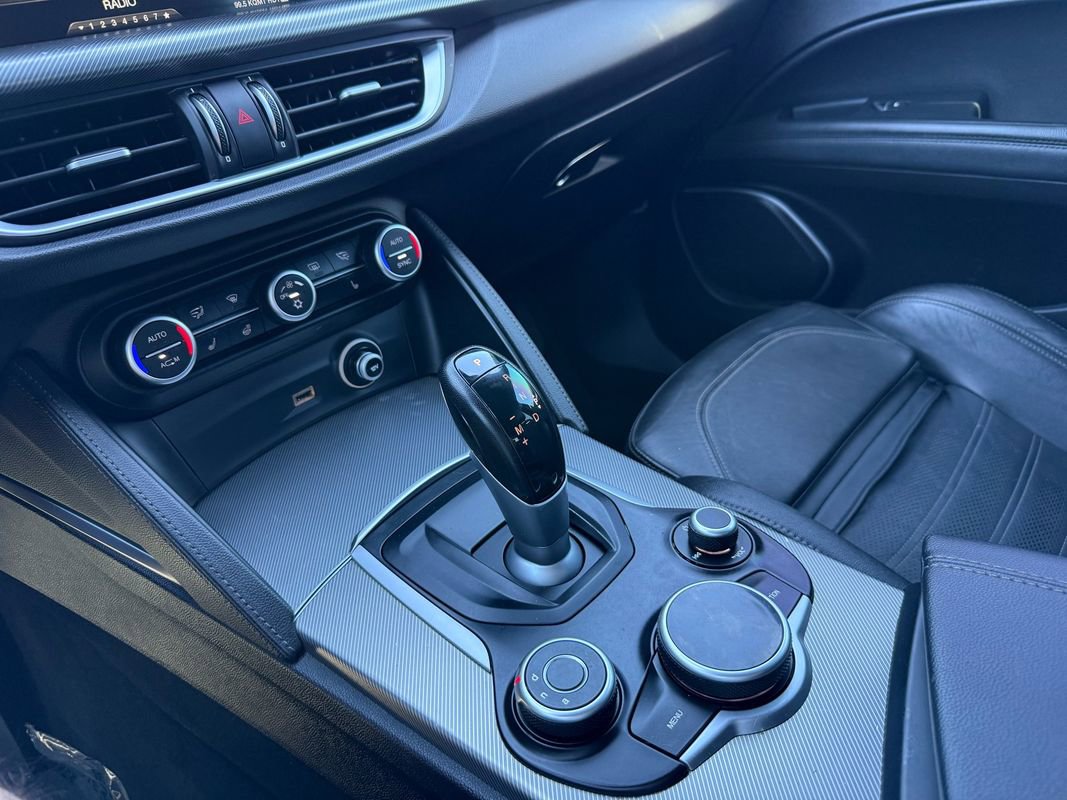 Used 2018 Alfa Romeo Stelvio Ti Sport image 32