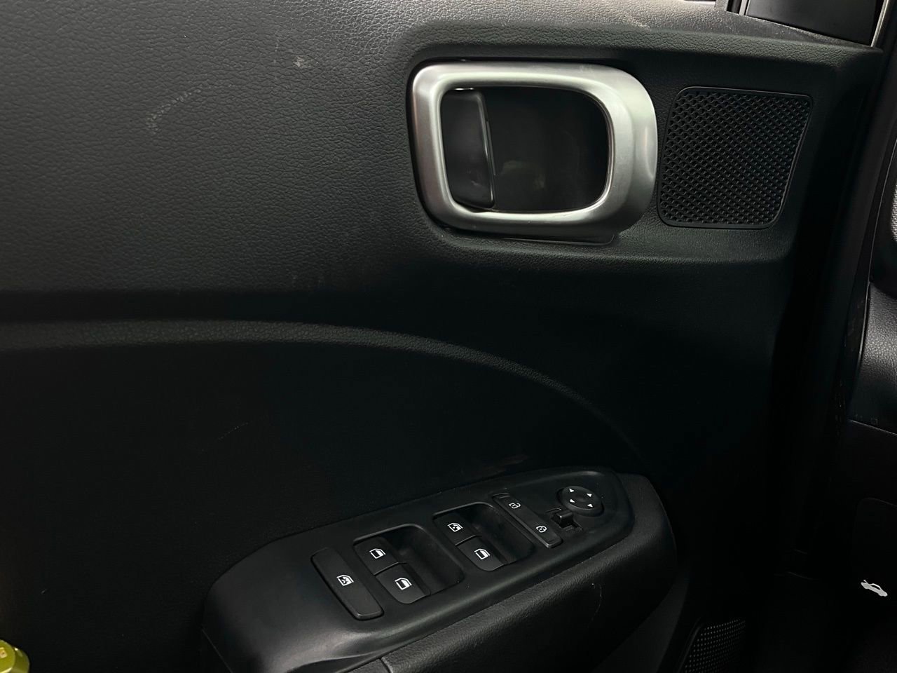 Used 2025 Hyundai Venue SEL image 21