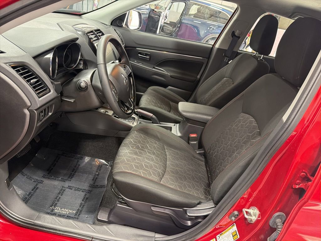 Used 2023 Mitsubishi Outlander Sport SE image 13
