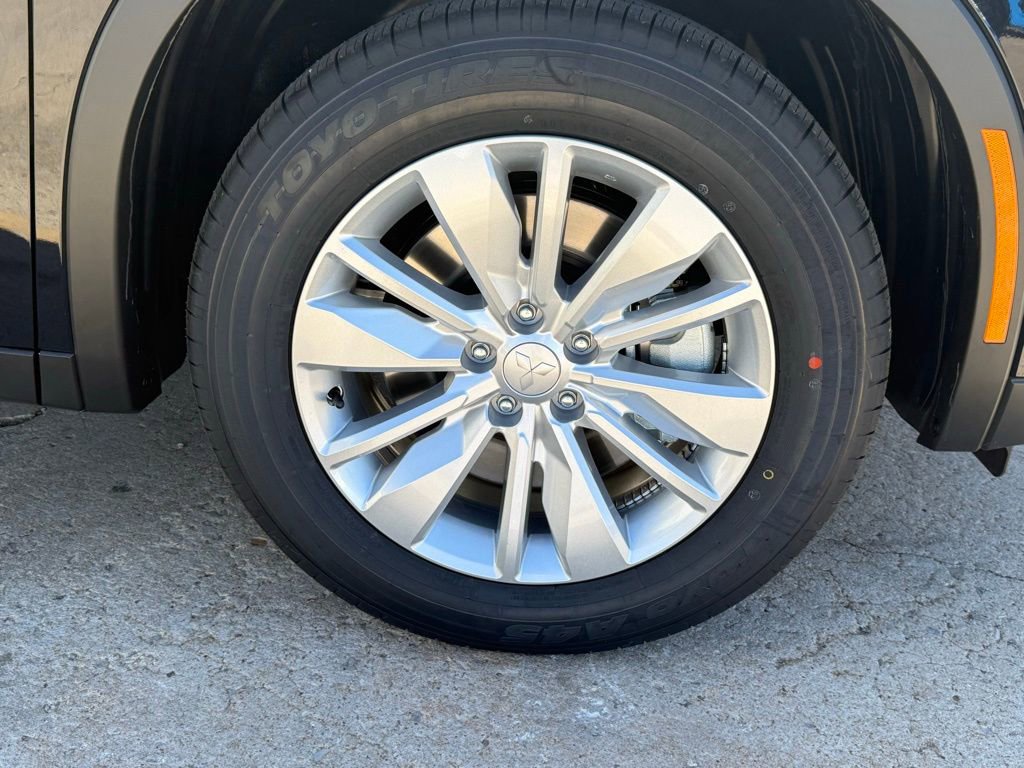 New 2026 Mitsubishi Outlander ES image 17