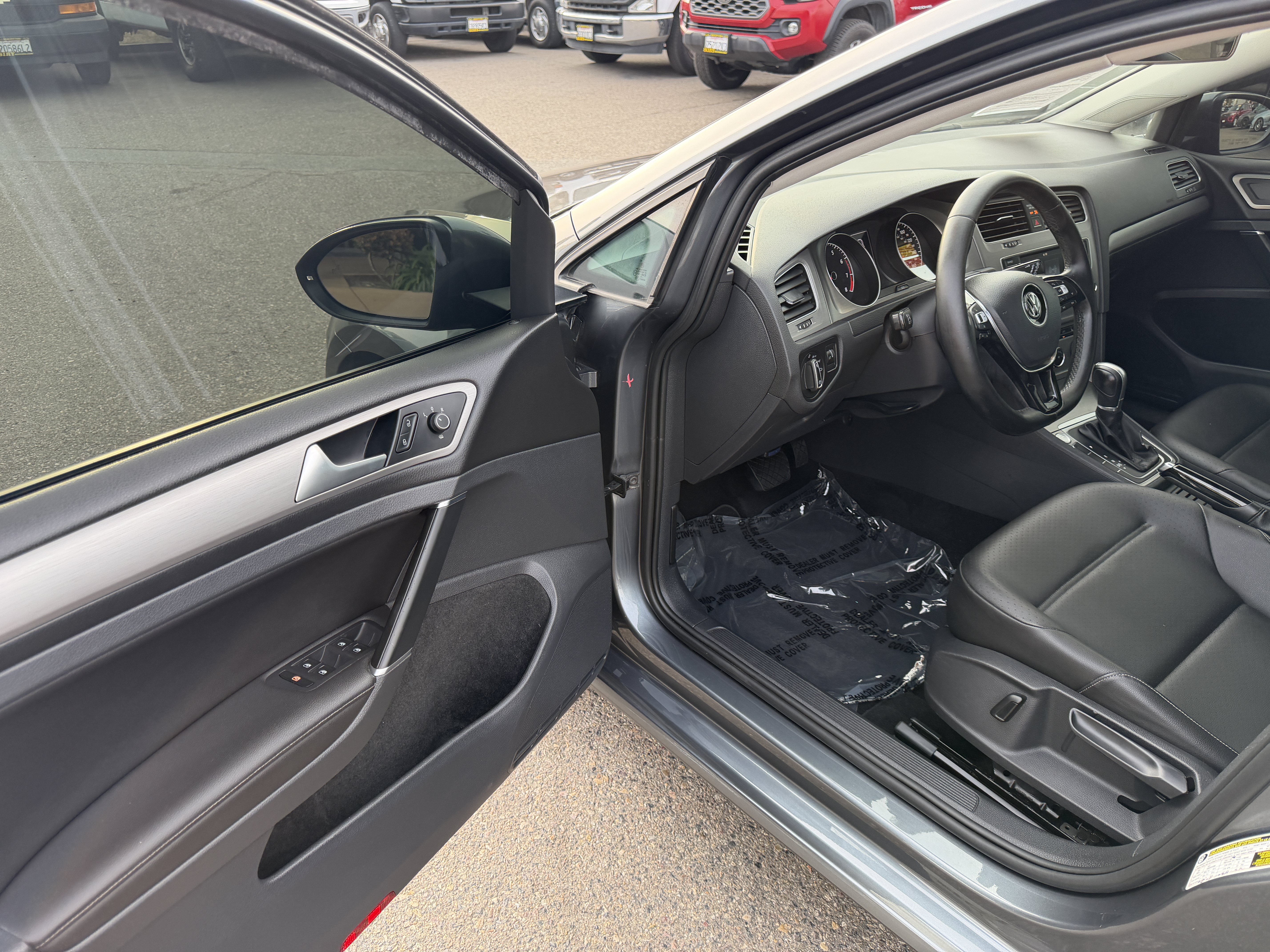 Used 2017 Volkswagen Golf Wolfsburg Edition FWD image 16
