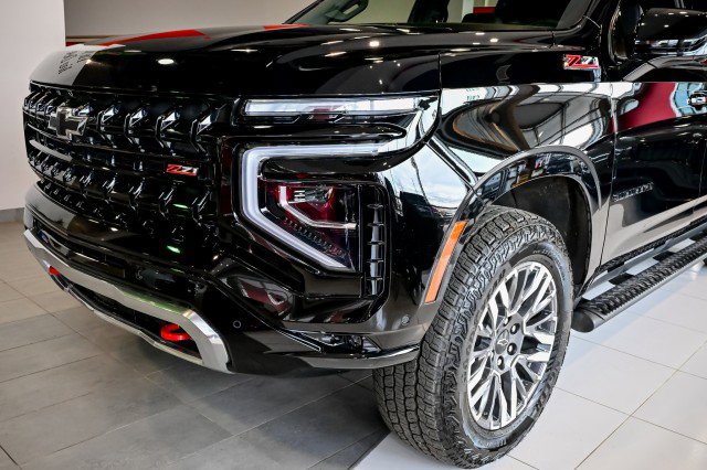 Used 2025 Chevrolet Suburban Z71 image 9