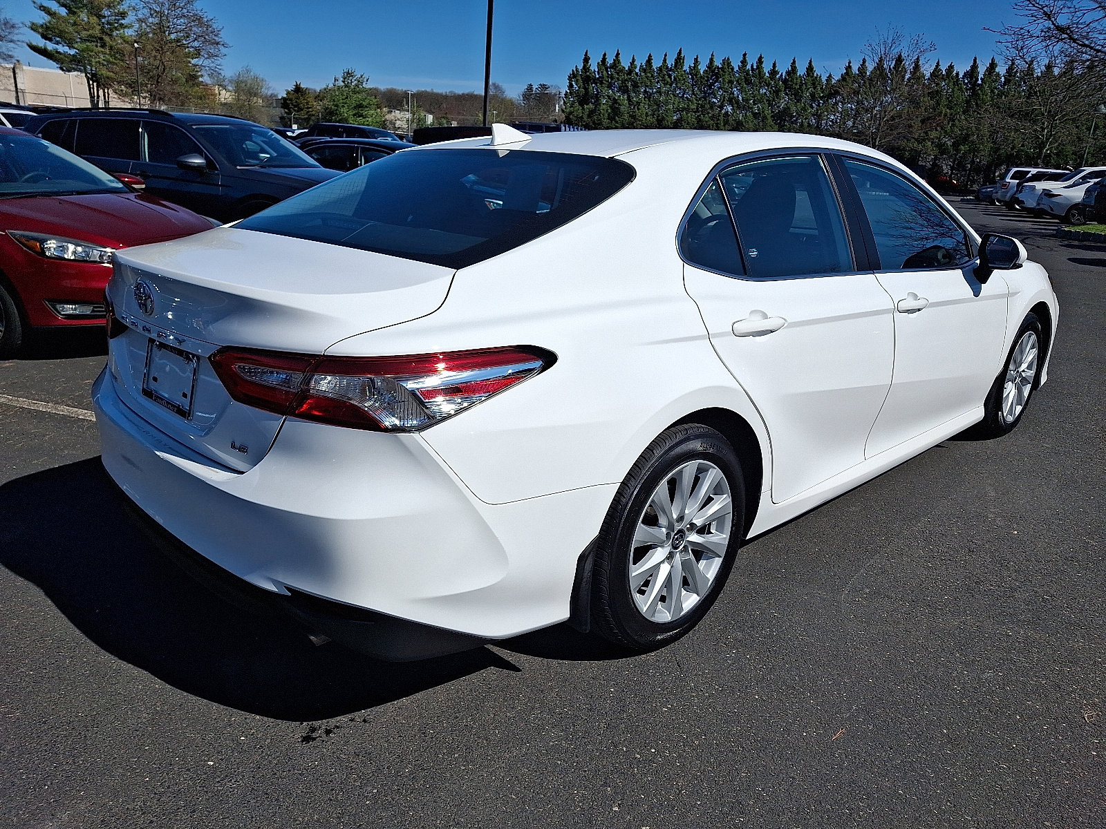 Used 2020 Toyota Camry LE image 6