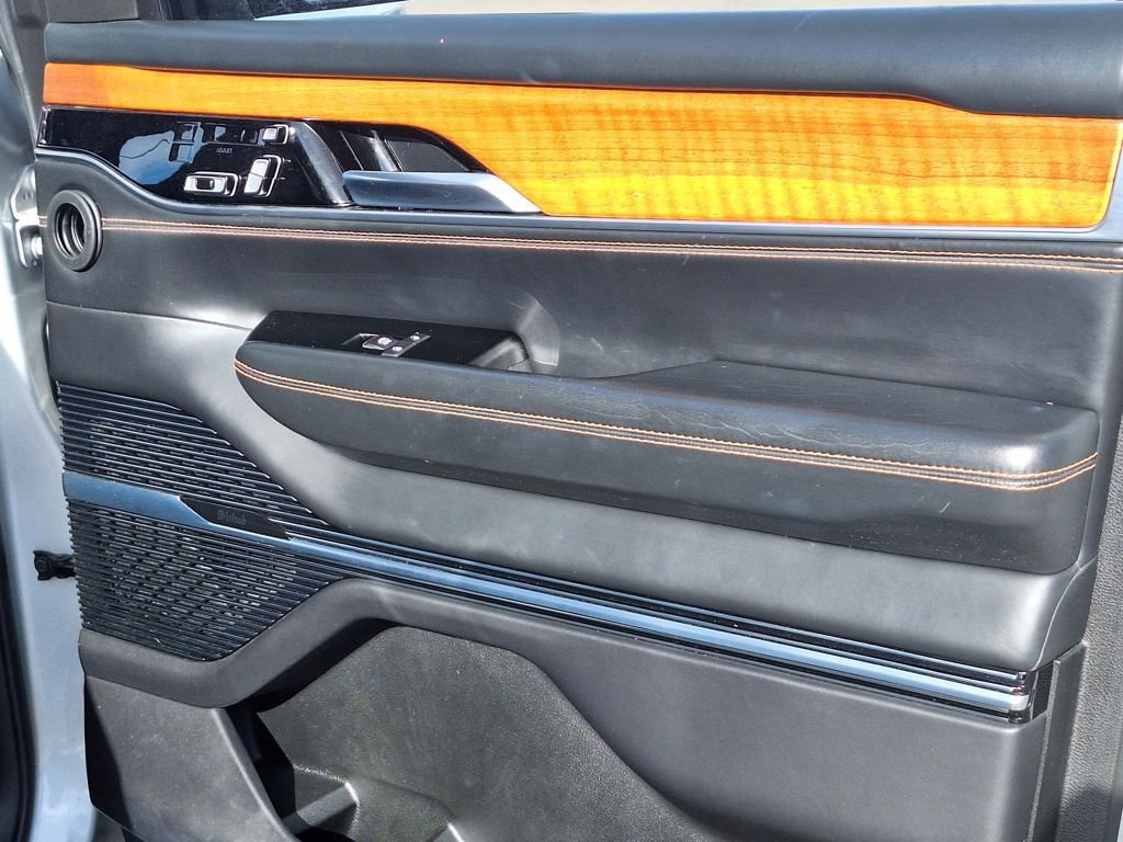 Used 2023 Jeep Grand Wagoneer Series III w/ Rear-Seat Entertainment Group image 32