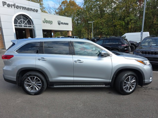 Used 2019 Toyota Highlander XLE AWD/4WD image 27