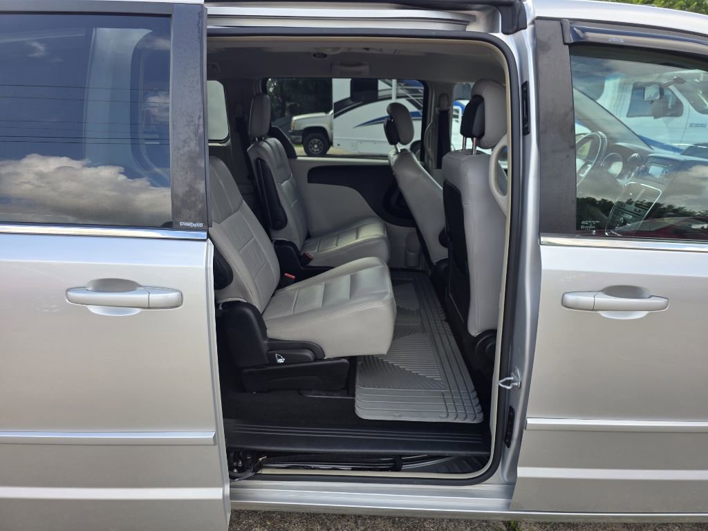 Used 2012 Dodge Grand Caravan Crew FWD image 30